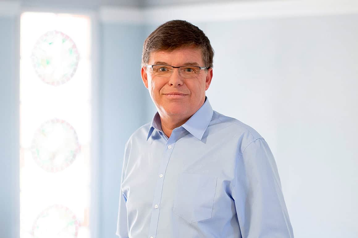 Porträtfoto von Dieter Arnold, Hausmeister und Klempner im Hausservice bei der Wohnungsgesellschaft Freital mbH. Foto: Anne Oehlert.