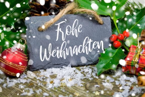 Illustration einer Weihnachtskarte mit „Frohe Weihnachten“-Schriftzug. Perfekt geeignet für Weihnachtsgrüße der WGF Freital an ihre Mieter. Bildquelle: stockwerkfotodesign / 123RF