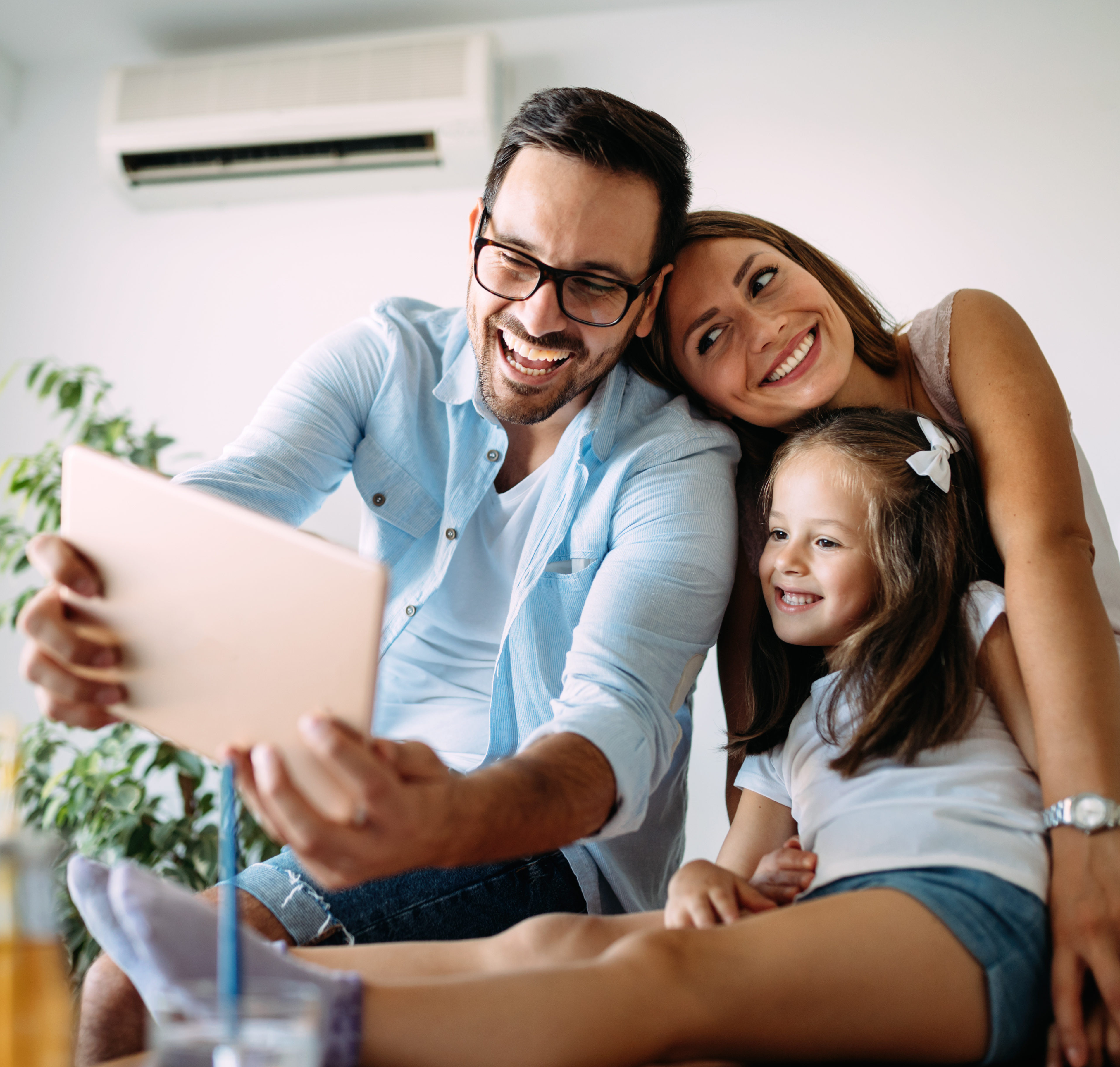 Foto Familie, Mieter-Magazin der Wohnungsgesellschaft Freital mbH, Foto Adobe Stock