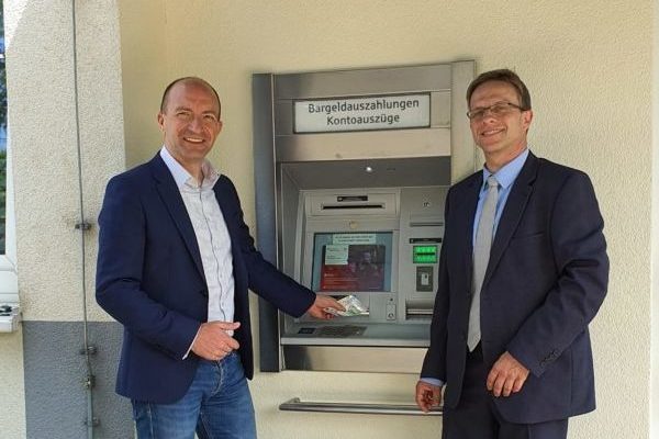 Glück-Auf-Straße 3, Probelauf am Sparkassenautomaten, Foto: WGF Glück-Auf-Straße 3, Probelauf am Sparkassenautomaten, Foto: WGF