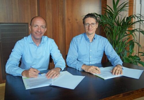 Foto der Vertragsunterzeichnung zur Netzebene 4 zwischen WGF und FSW, links Henryk Eismann, rechts Matthias Leuschner, Foto: Stadt Freital