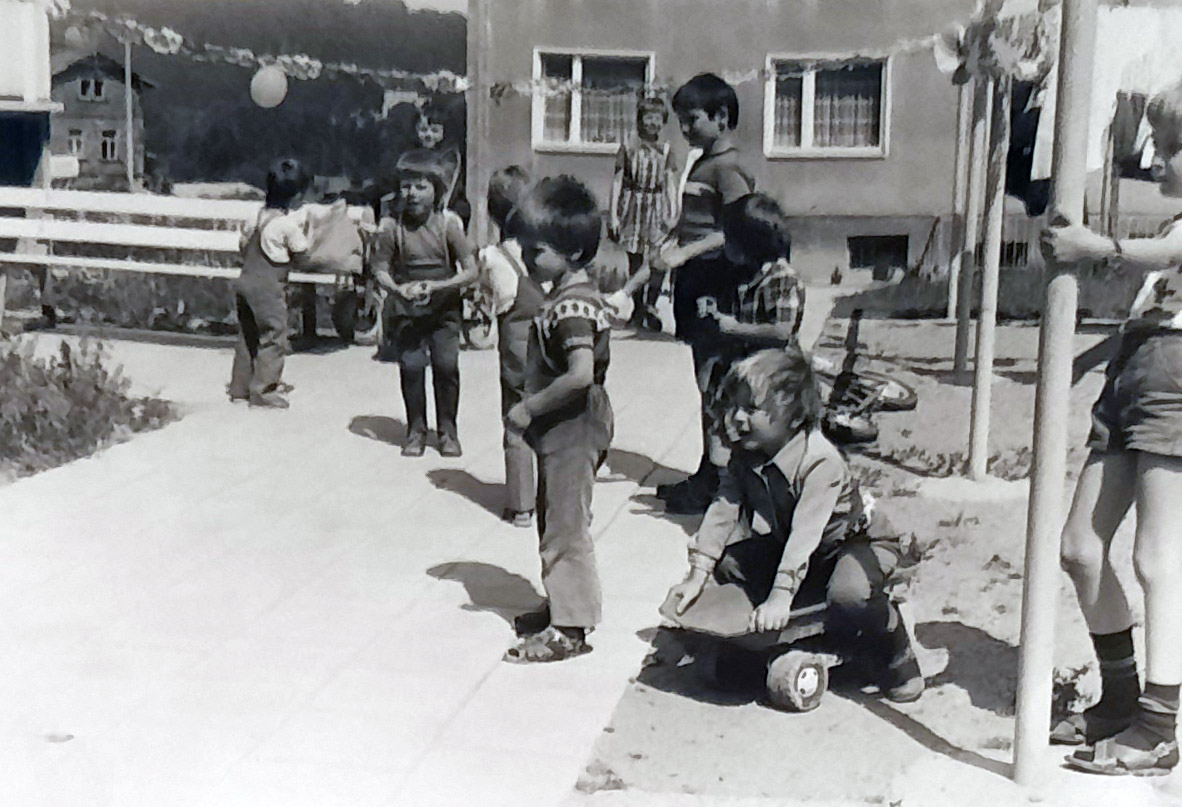 Foto von spielenden Kindern auf der Ringstraße in Freital-Zauckerode, Foto: C. Borrmann Foto von spielenden Kindern auf der Ringstraße in Freital-Zauckerode, Foto: C. Borrmann