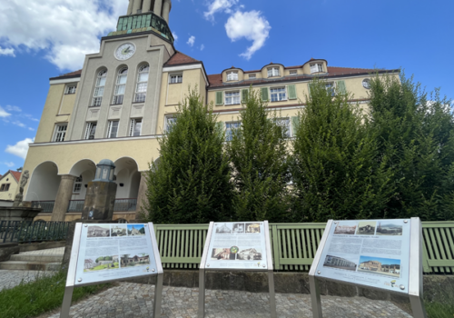 Foto von den Informationstafeln der Stadt Freital, gestiftet von der WGF zum 30. Firmenjubiläum, Foto: WGF