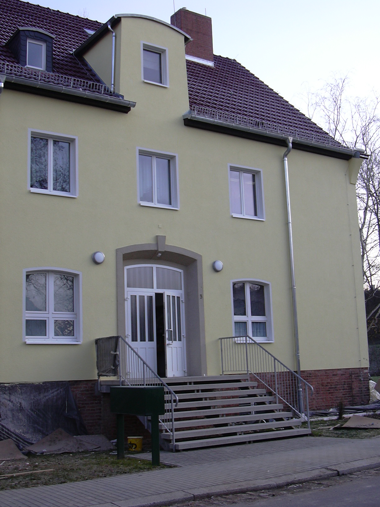 Foto der August-Bebel-Straße 3 in Freital, unter anderem Sitz des Umweltzentrums Freital e.V., Foto: Wohnungsgesellschaft Freital mbH