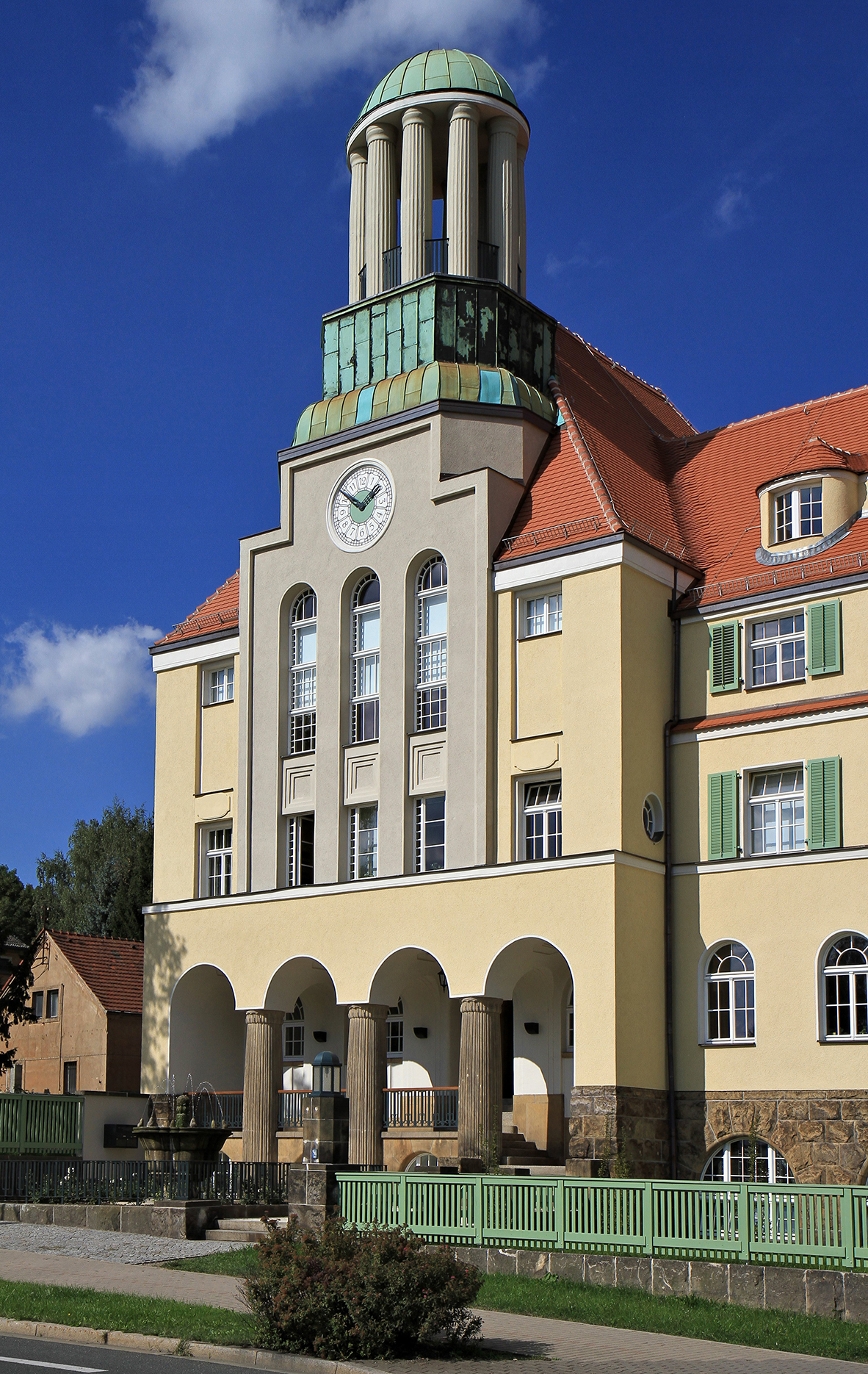 Geschäftssitz der WGF Eingang Straßenansicht vom Firmensitz der Wohnungsgesellschaft Freital, Foto: WGF