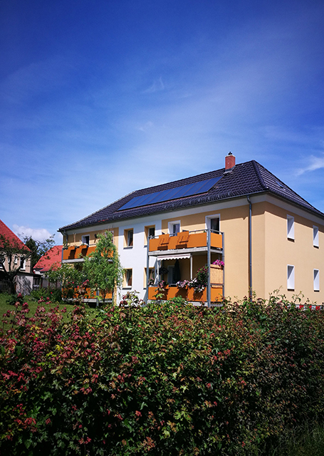 Solarzellen auf Wohnhaus Solarzellen auf dem Dach eines Wohngebäudes der WGF in Freital-Hainsberg. Foto: WGF