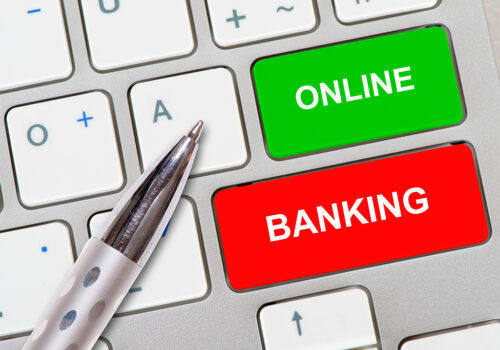 Onlinebanking Symbolbild – rote und grüne Tastaturtasten mit Text „Online“ und „Banking“ Foto: © Wolfilser / stock.adobe.com